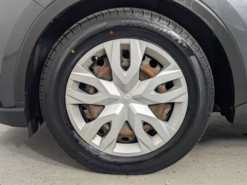 Used 2021 Toyota C-HR LE image 9