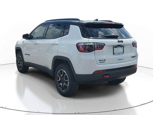 New 2026 Jeep Compass Trailhawk AWD/4WD image 4