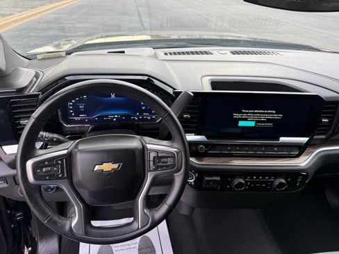 Used 2025 Chevrolet Silverado 1500 LT image 41