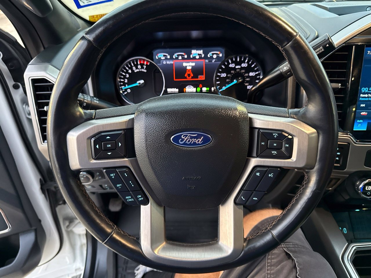 Used 2022 Ford F350 Platinum w/ FX4 Off-Road Package AWD/4WD image 21
