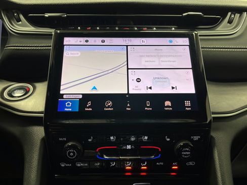 Certified 2024 Jeep Grand Cherokee Limited w/ Luxury Tech Group II AWD/4WD image 13