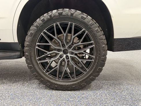 Used 2023 Cadillac Escalade Premium Luxury AWD/4WD image 13