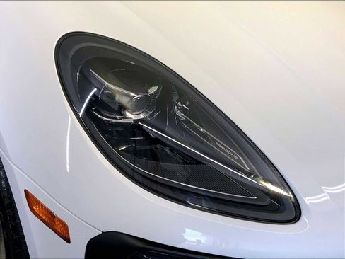 Used 2026 Porsche Macan image 12
