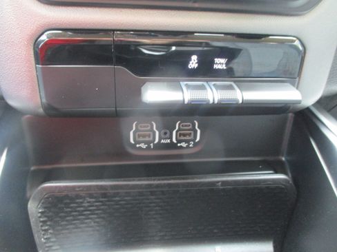 Used 2020 RAM 1500 Big Horn AWD/4WD image 14