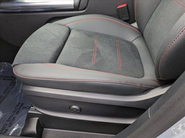 New 2025 Mercedes-Benz GLA 35 AMG 4MATIC image 4