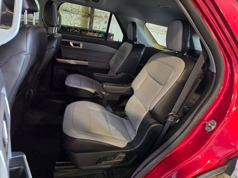 Used 2021 Ford Explorer XLT w/ Equipment Group 202A AWD/4WD image 7