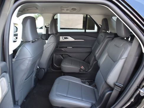 New 2026 Ford Explorer Active w/ Active Comfort Package AWD/4WD image 6