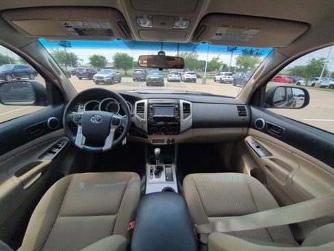 Used 2014 Toyota Tacoma PreRunner w/ SR5 Package RWD image 15