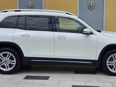 Used 2020 Mercedes-Benz GLB 250 w/ Premium Package image 5