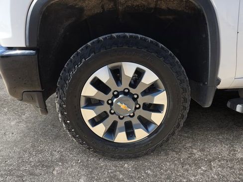 Used 2022 Chevrolet Silverado 2500 Custom w/ Custom Value Package image 9