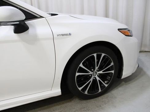 Used 2019 Toyota Camry SE w/ Sunroof Package image 36