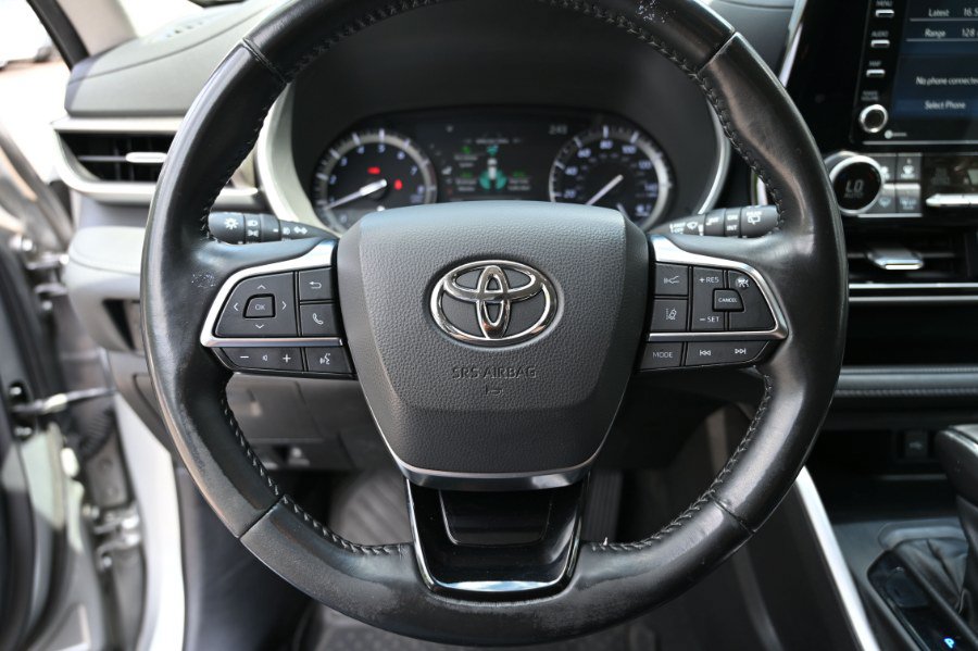 Used 2021 Toyota Highlander XLE AWD/4WD image 23