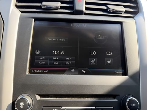 Used 2016 Ford Fusion SE FWD image 16