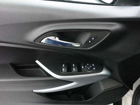 Used 2026 Chevrolet Trax RS FWD image 11