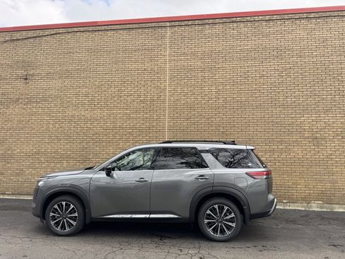 New 2026 Nissan Pathfinder Platinum AWD/4WD image 37
