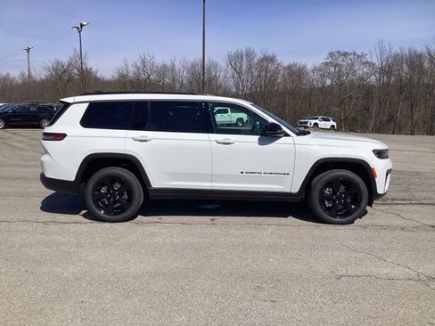 New 2026 Jeep Grand Cherokee L Limited w/ Limited Altitude Package AWD/4WD image 8