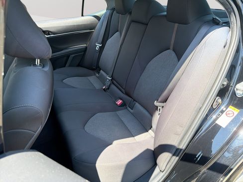 Used 2018 Toyota Camry LE FWD image 23