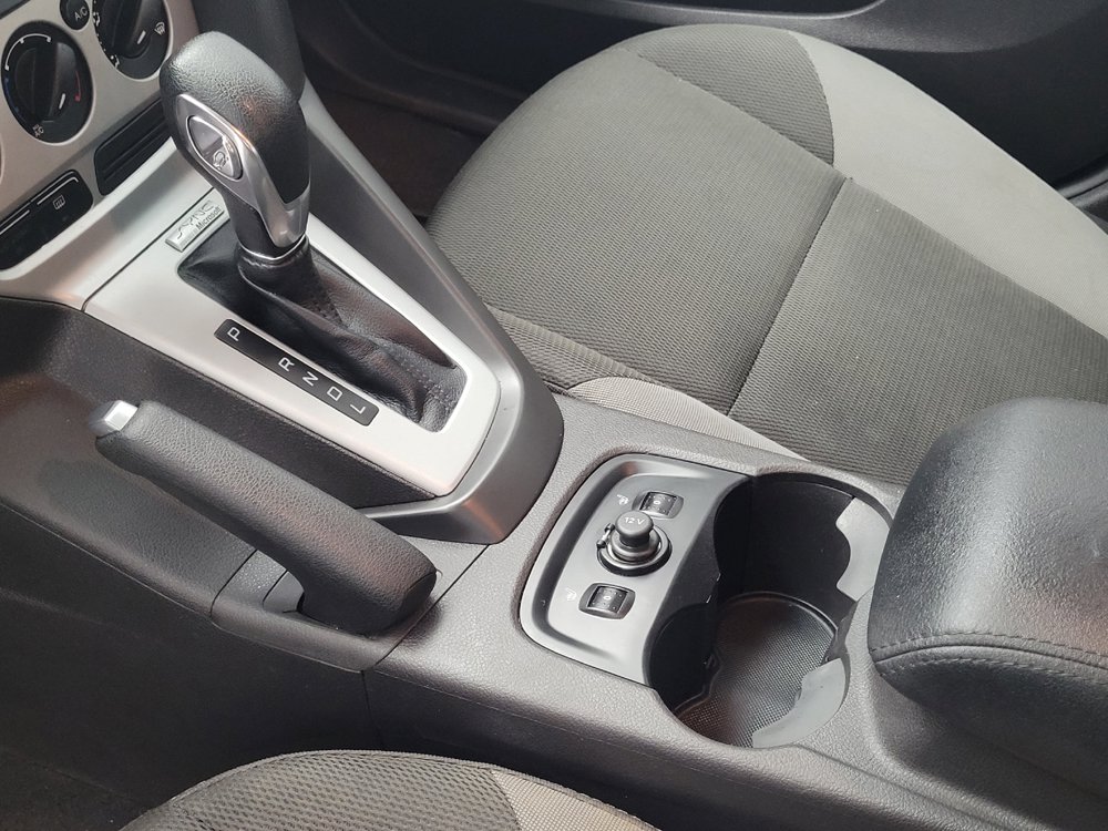 Used 2014 Ford Focus SE w/ SE Winter Package FWD image 26