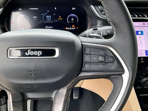 Used 2023 Jeep Grand Cherokee Limited w/ Luxury Tech Group II AWD/4WD image 26