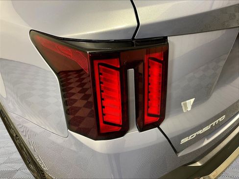 Used 2024 Kia Sorento S w/ Panoramic Sunroof Package FWD image 23