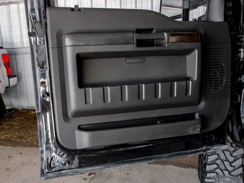 Used 2015 Ford F250 Platinum w/ FX4 Off-Road Package image 43