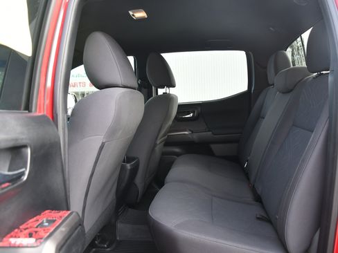 Used 2018 Toyota Tacoma TRD Sport image 15