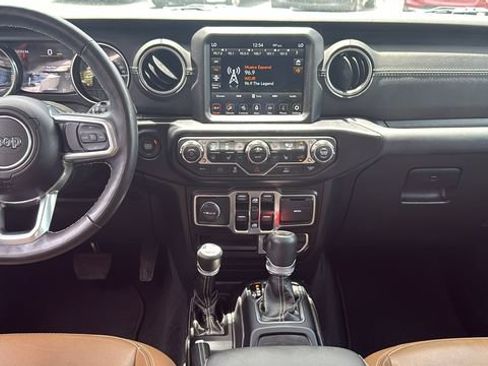 Used 2022 Jeep Wrangler Unlimited Sahara w/ Cold Weather Group AWD/4WD image 30