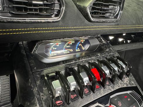 Used 2018 Lamborghini Huracan Performante image 21