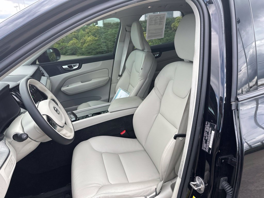 Certified 2025 Volvo XC60 T8 Plus w/ Protection Package Premier AWD/4WD image 18