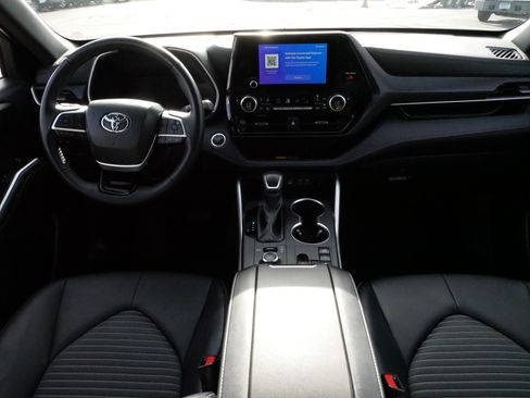 Certified 2025 Toyota Highlander XSE AWD/4WD image 10