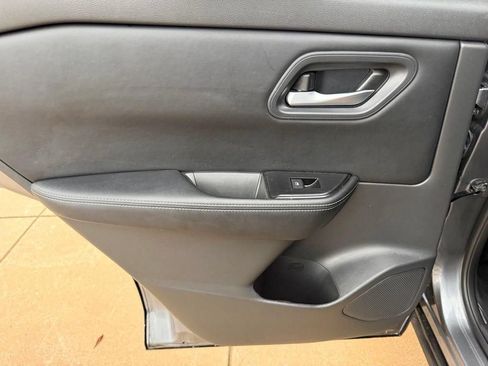 Used 2025 Nissan Rogue SV FWD image 13
