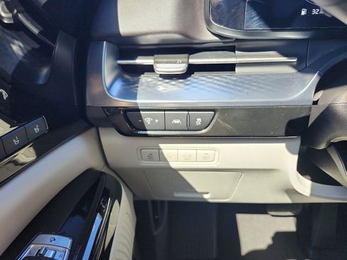 Used 2023 Kia Carnival SX Prestige image 24