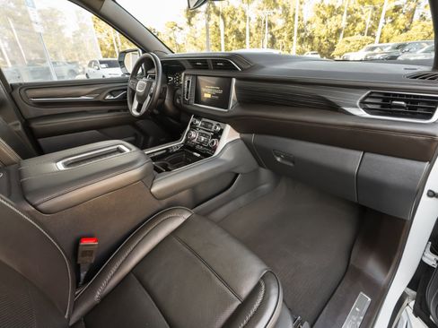 Used 2024 GMC Yukon XL Denali image 39