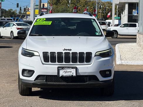 Used 2023 Jeep Cherokee Altitude Lux image 3