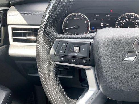Used 2022 Mitsubishi Outlander SE AWD/4WD image 17
