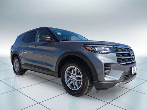 New 2026 Ford Explorer Active RWD image 2