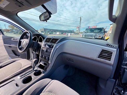 Used 2011 Chevrolet Traverse LS image 34
