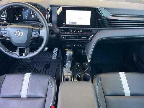 Used 2025 Toyota Camry SE FWD image 15