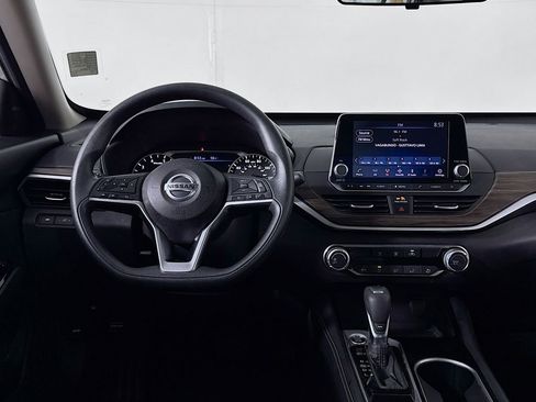 Used 2023 Nissan Altima 2.5 SV FWD image 12