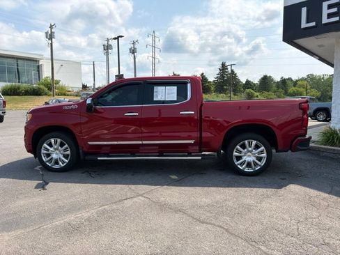 Used 2024 Chevrolet Silverado 1500 High Country w/ High Country Premium Package AWD/4WD image 2