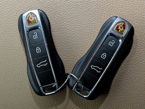 Used 2019 Porsche Cayenne AWD/4WD image 38