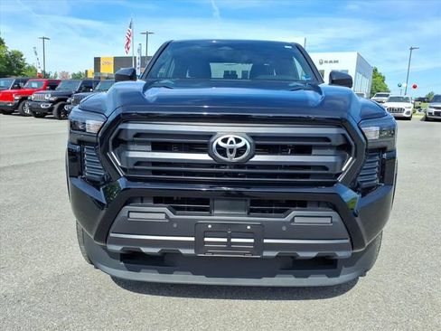 Used 2025 Toyota Tacoma SR w/ SR Upgrade Package AWD/4WD image 11