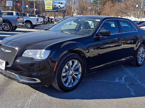 Certified 2023 Chrysler 300 Touring image 4