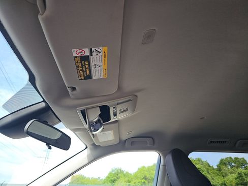 Used 2025 Toyota Highlander LE image 19