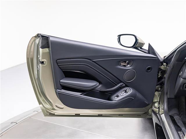 Used 2023 Aston Martin V8 Vantage Roadster RWD image 25