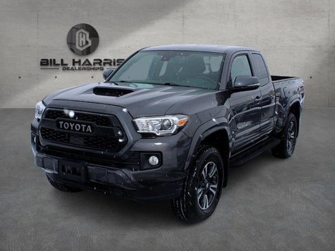 Used 2019 Toyota Tacoma TRD Sport image 1