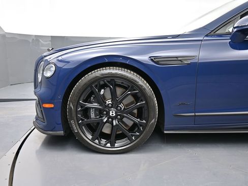 Used 2025 Bentley Flying Spur Plug-In Hybrid image 12