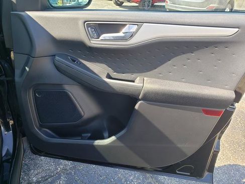 Used 2020 Ford Escape SE image 17