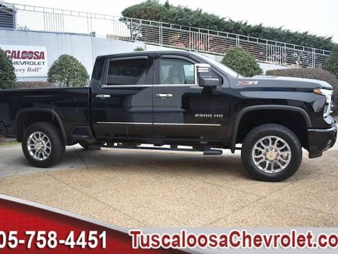 Used 2024 Chevrolet Silverado 2500 LTZ w/ LTZ Plus Package image 11