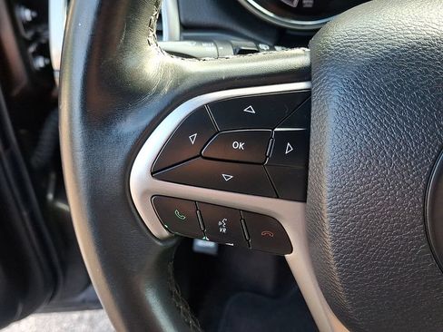 Used 2019 Jeep Grand Cherokee Laredo AWD/4WD image 21